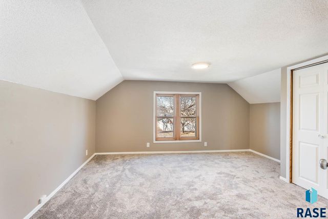 204 E 4th Ave Avenue, Lennox, SD 57039