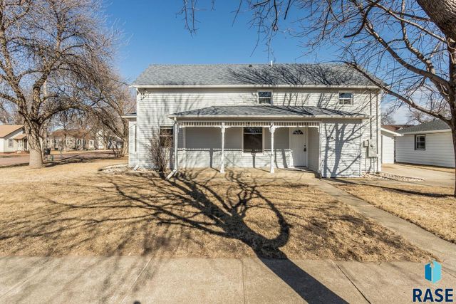 204 E 4th Ave Avenue, Lennox, SD 57039