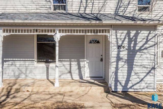 204 E 4th Ave Avenue, Lennox, SD 57039