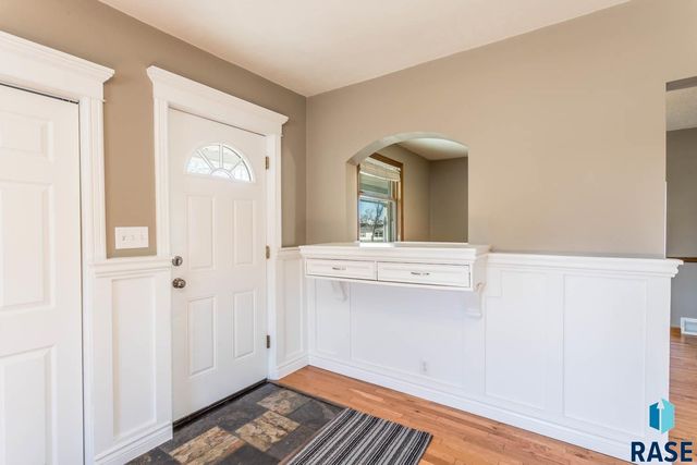 204 E 4th Ave Avenue, Lennox, SD 57039