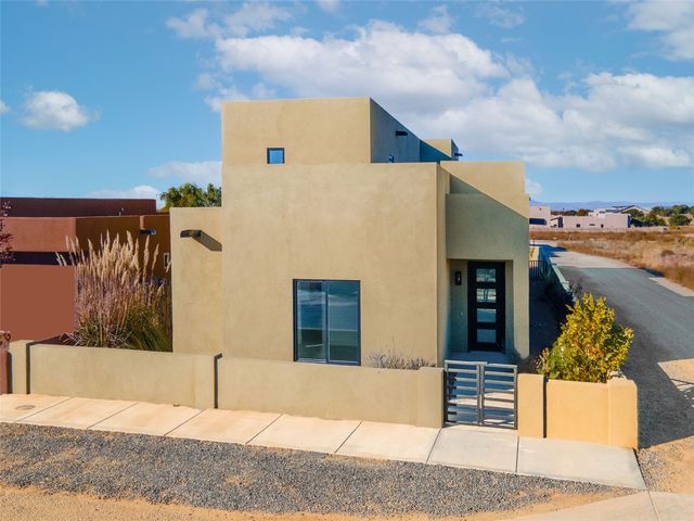 33 Blue Feather Road, Santa Fe, NM 87508