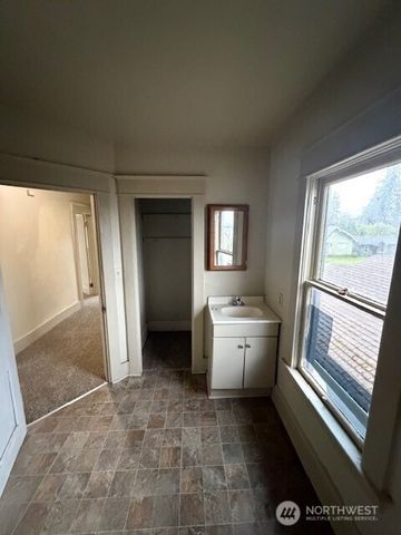 4825 S I Street, Tacoma, WA 98408