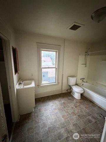 4825 S I Street, Tacoma, WA 98408