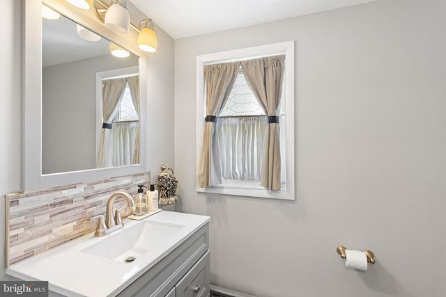 5 HADDON AVE, Gibbsboro, NJ 08026