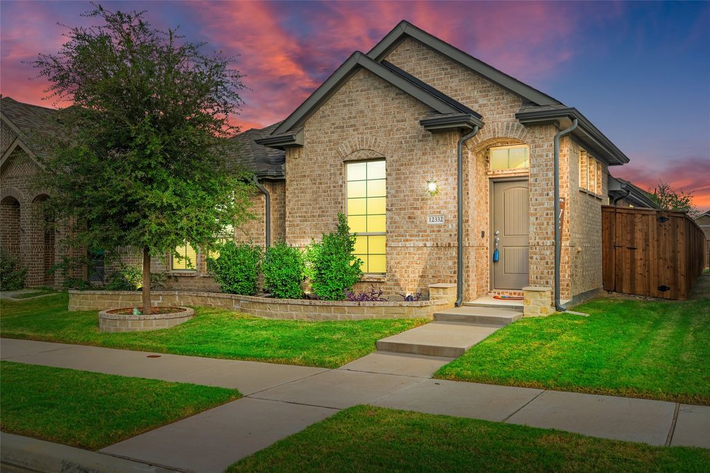 12332 Iveson Drive, Fort Worth, TX 76052