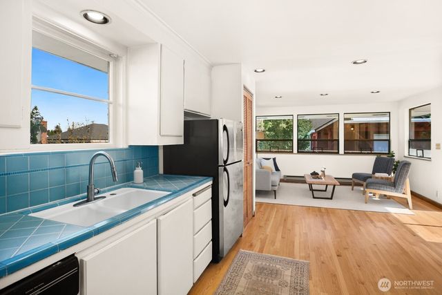 4015 W Prosper Street, Seattle, WA 98199