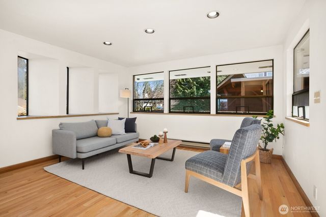 4015 W Prosper Street, Seattle, WA 98199