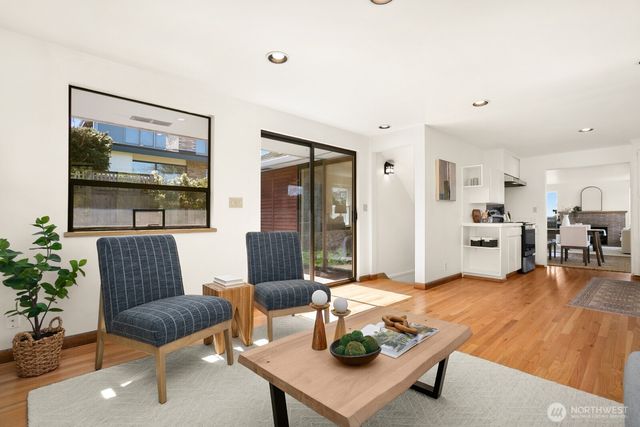 4015 W Prosper Street, Seattle, WA 98199