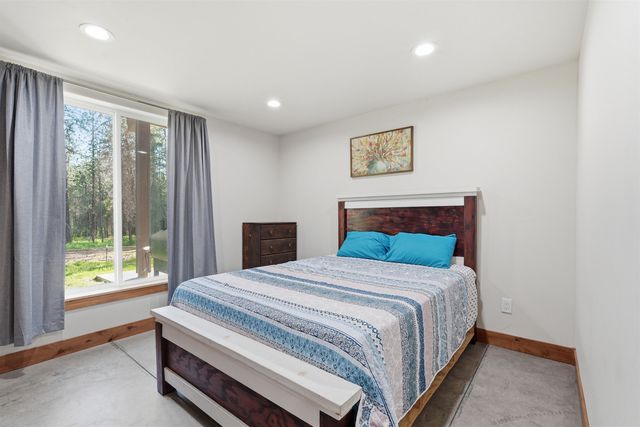 1020 W Owens Rd, Deer Park, WA 99006