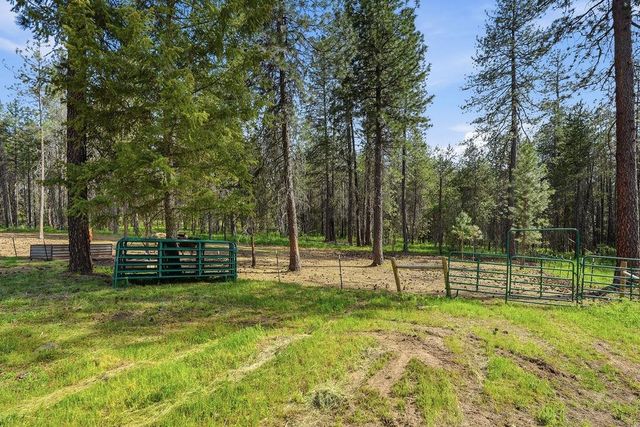 1020 W Owens Rd, Deer Park, WA 99006