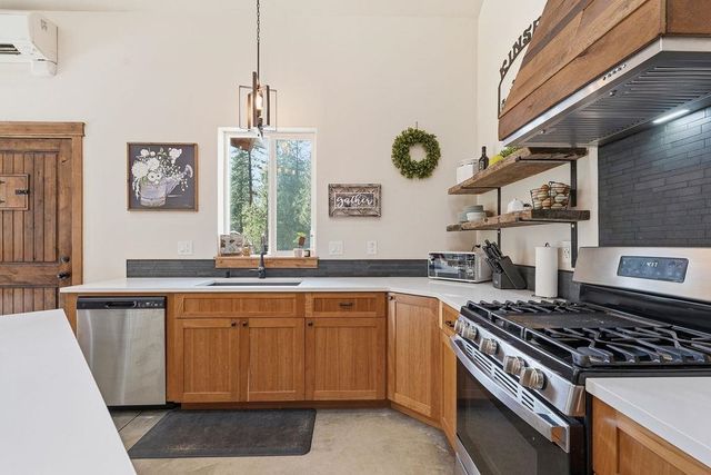 1020 W Owens Rd, Deer Park, WA 99006