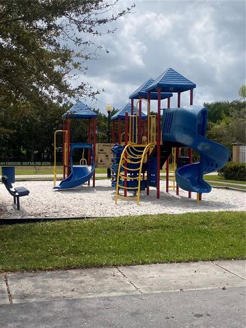 319 SE 20th Ter 319, Homestead, FL 33033