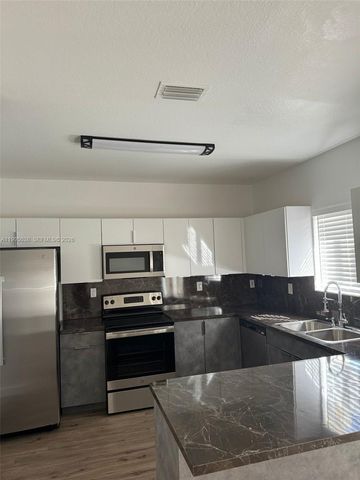 319 SE 20th Ter 319, Homestead, FL 33033