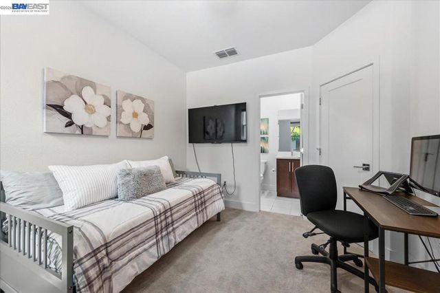 112 Apricot St, Livermore, CA 94551