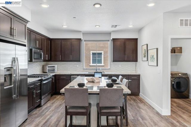 112 Apricot St, Livermore, CA 94551