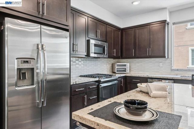 112 Apricot St, Livermore, CA 94551
