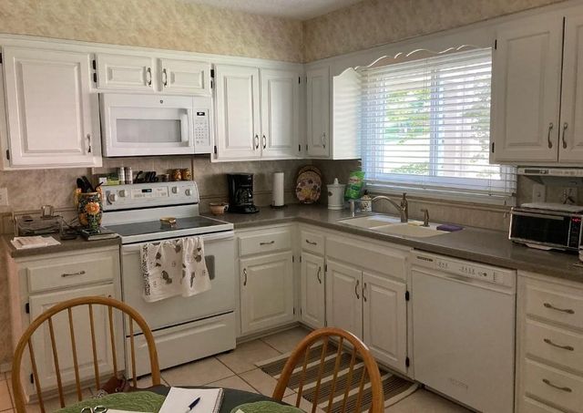 11318 King Street, Overland Park, KS 66210