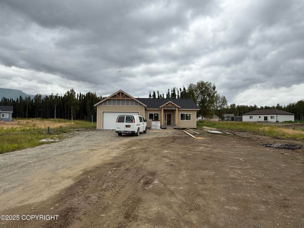 635 W Woodstar Drive, Wasilla, AK 99654