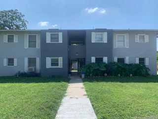 100 Senisa Dr Apt 3, San Antonio, TX 78228