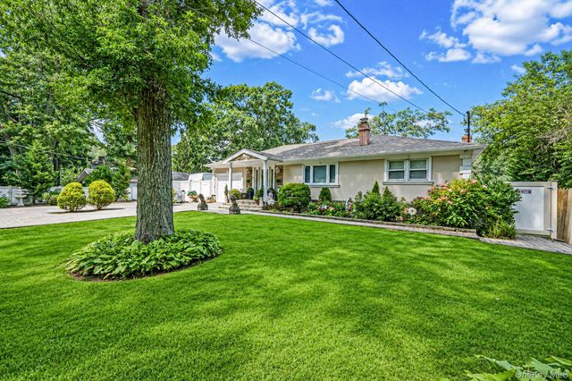 5 Overlook Drive, Mastic, NY 11950