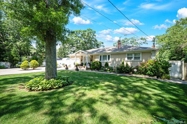 5 Overlook Drive, Mastic, NY 11950