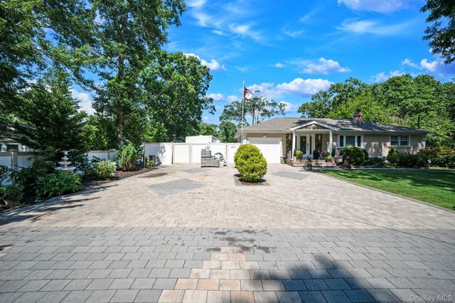 5 Overlook Drive, Mastic, NY 11950