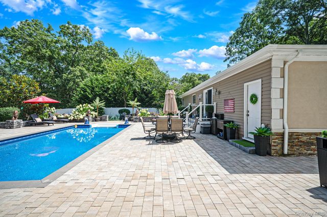 5 Overlook Drive, Mastic, NY 11950