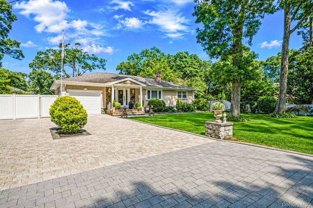 5 Overlook Drive, Mastic, NY 11950