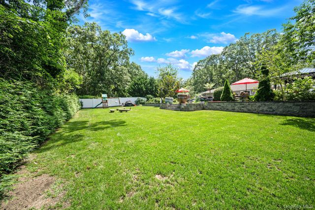 5 Overlook Drive, Mastic, NY 11950