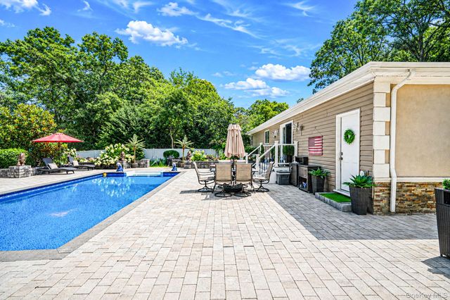 5 Overlook Drive, Mastic, NY 11950