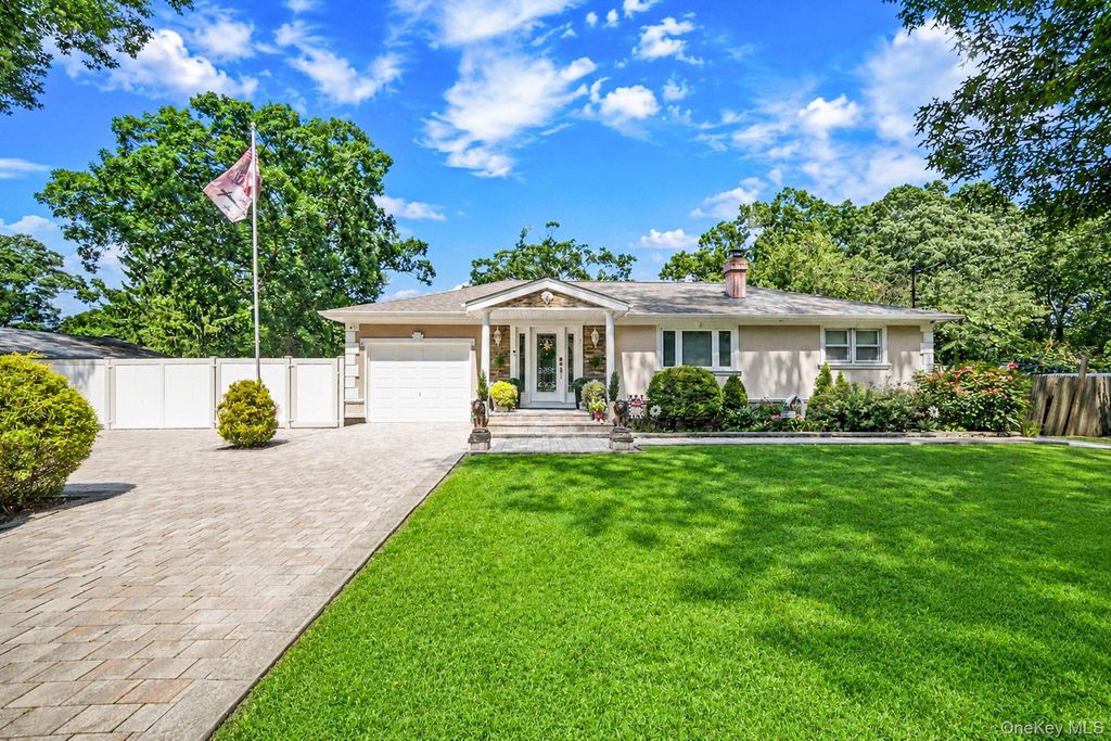 5 Overlook Drive, Mastic, NY 11950