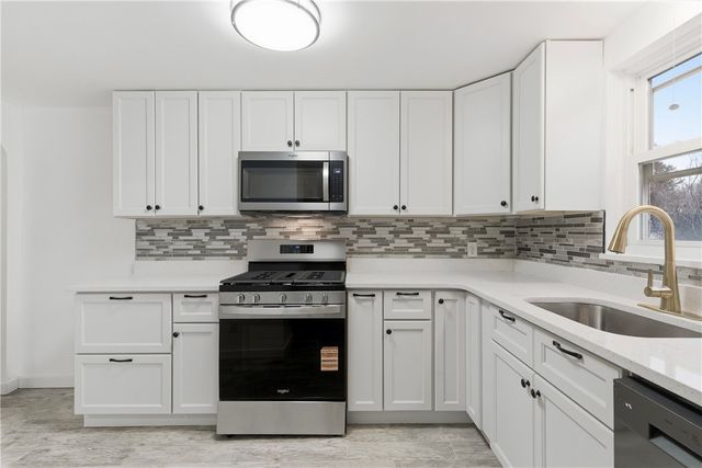 1011 Taylor St, N Versailles, PA 15137