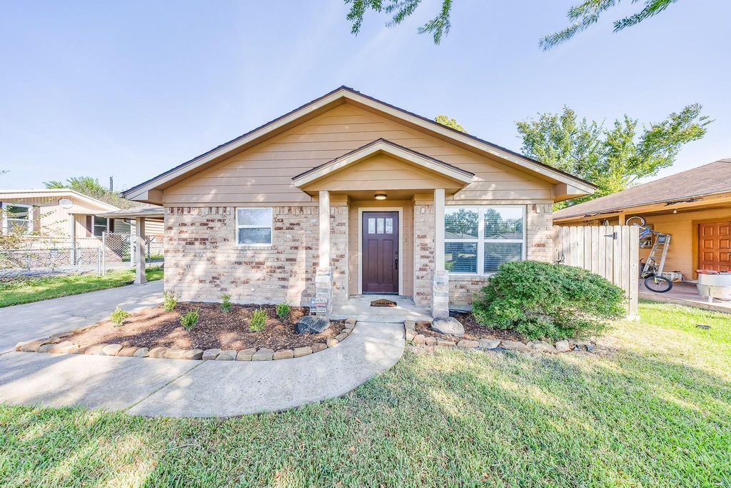 10701 Bois D Arc Street, La Porte, TX 77571