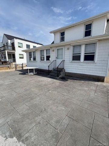 18 Howard Road, Bayville, NY 11709