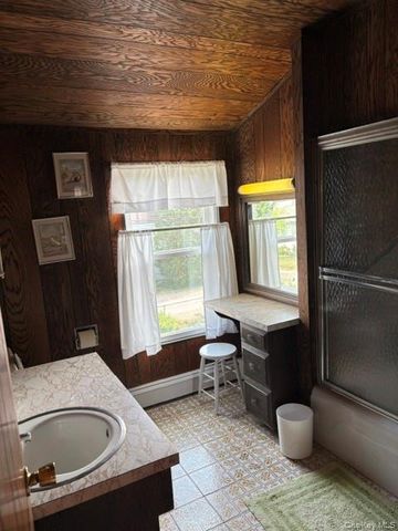 18 Howard Road, Bayville, NY 11709