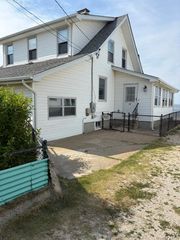 18 Howard Road, Bayville, NY 11709