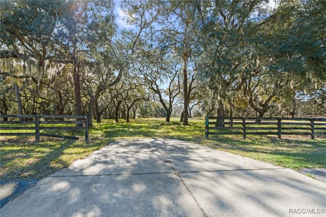 4290 W Norvell Bryant Highway, Crystal River, FL 34429