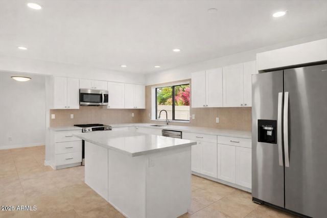 9012 E SUTTON Drive, Scottsdale, AZ 85260