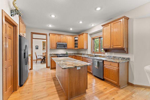 23140 Grandview Way, Lakeville, MN 55044