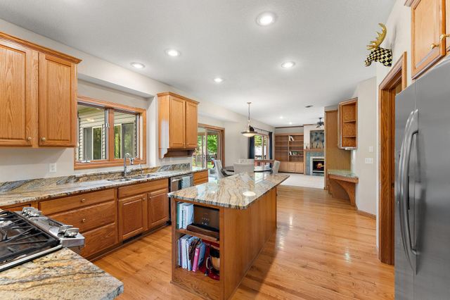 23140 Grandview Way, Lakeville, MN 55044