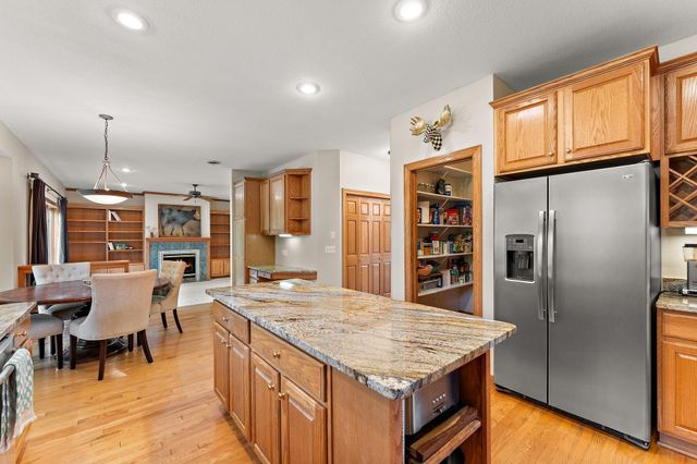 23140 Grandview Way, Lakeville, MN 55044