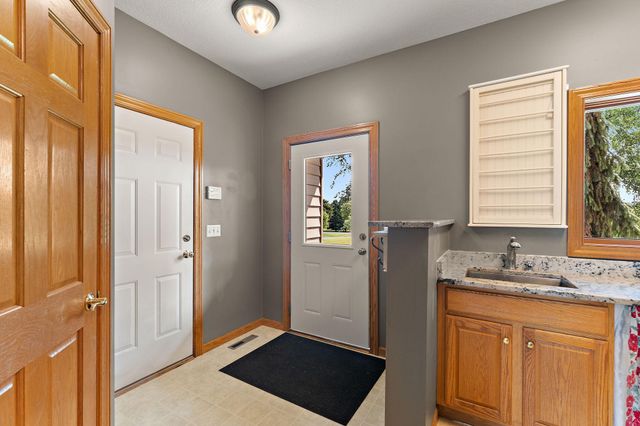 23140 Grandview Way, Lakeville, MN 55044