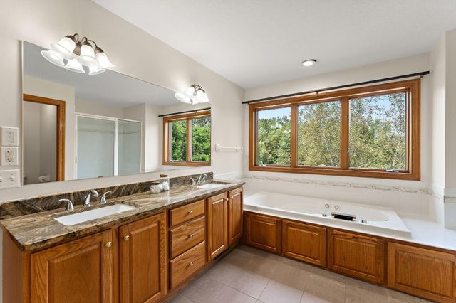 23140 Grandview Way, Lakeville, MN 55044