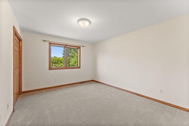 23140 Grandview Way, Lakeville, MN 55044