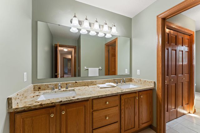 23140 Grandview Way, Lakeville, MN 55044
