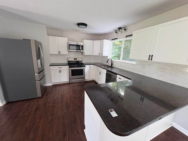 3587 Keewahdin Road, Fort Gratiot Twp, MI 74032