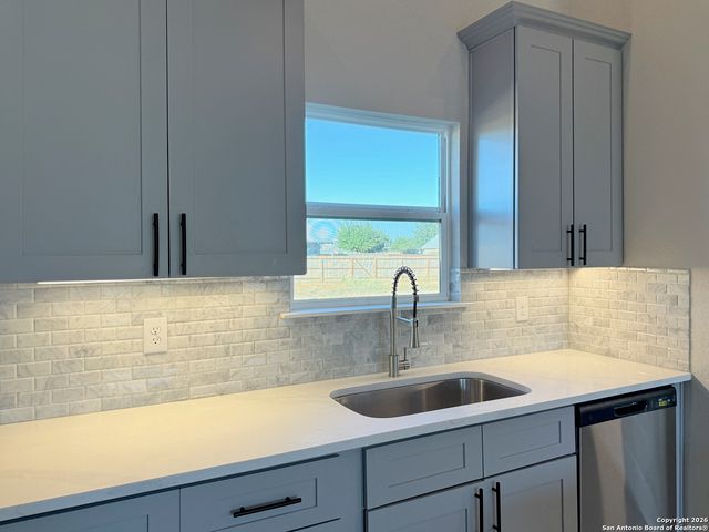 1313 Fm 3175, Lytle, TX 78052