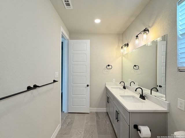 1313 Fm 3175, Lytle, TX 78052