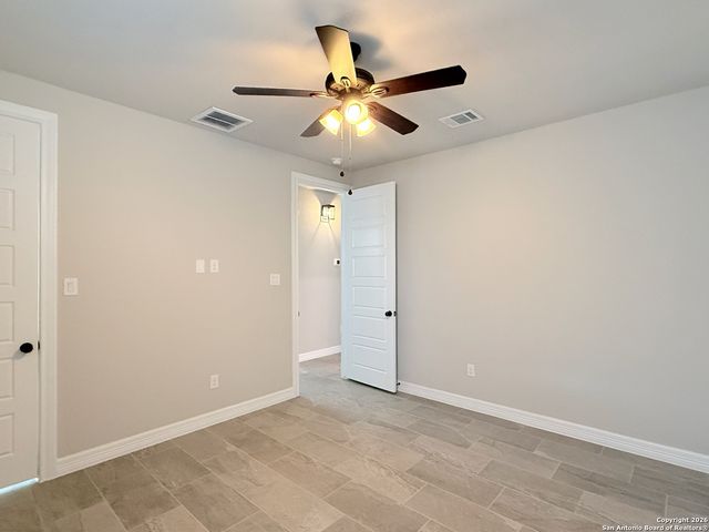 1313 Fm 3175, Lytle, TX 78052