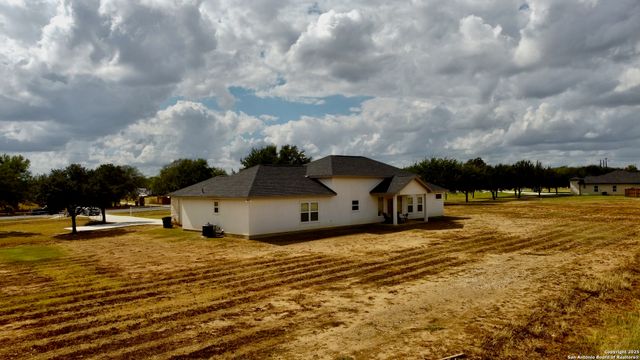 1313 Fm 3175, Lytle, TX 78052